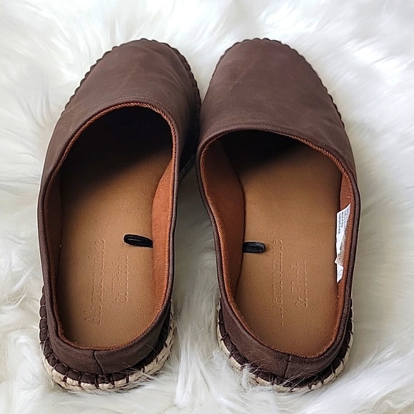 Abercrombie & Fitch Men's Slip-On Loafers. Size 10. Brown - Picture 2 of 8